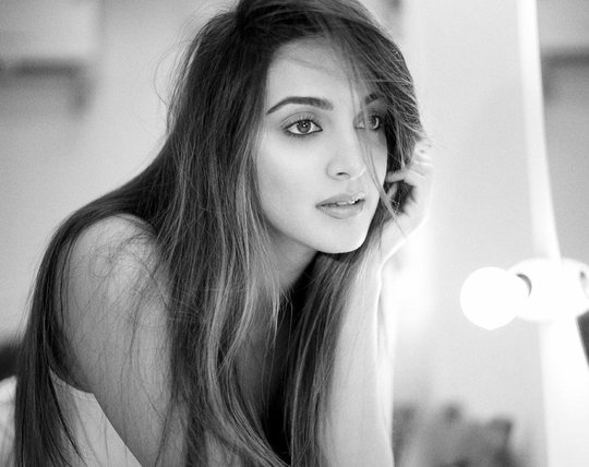 bXGednLhh.js - kiara advani 30